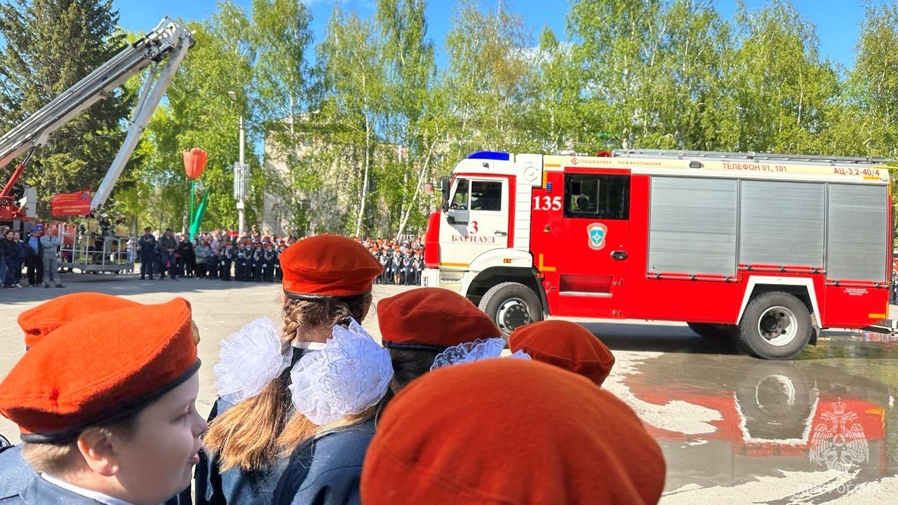 В Барнауле кадетский корпус «Спасатель» провел отчетный фестиваль |  19.05.2023 | Барнаул - БезФормата