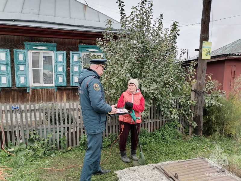 Профилактические рейды по пожарной безопасности в частном секторе края