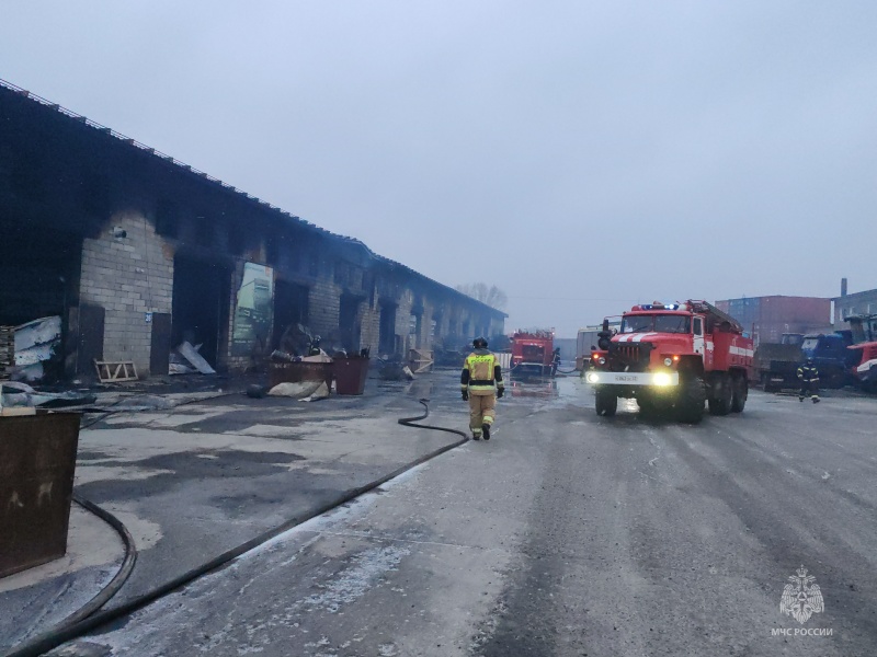 Ликвидация утреннего пожара в краевой столице в условиях штормового прогноза