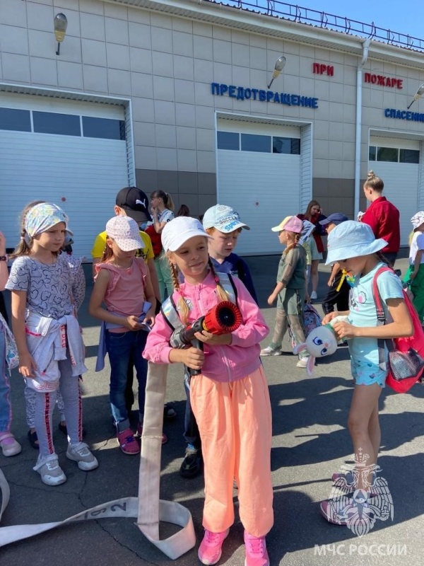 В специальной пожарно-спасательной части прошла экскурсия для детей